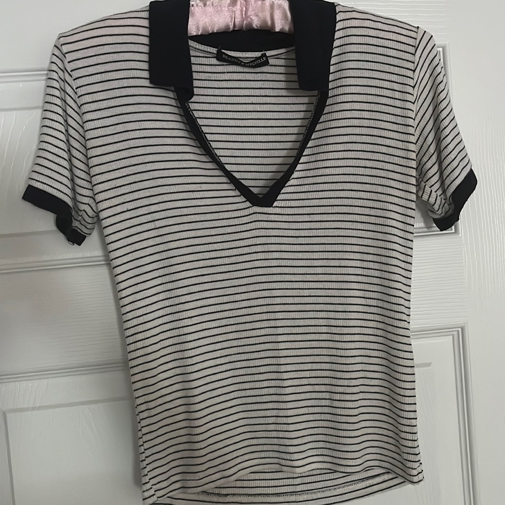 Brandy Melville White and Blue Collared T-Shirt!